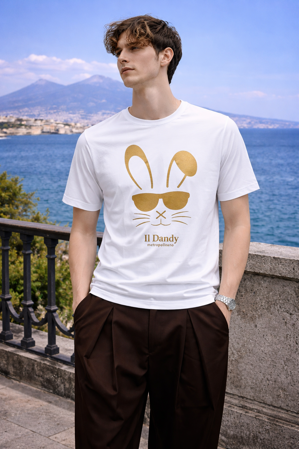 T-Shirt Nera con Stampa Oro “Il Dandy Metropolitano” – Icona Urban Luxury